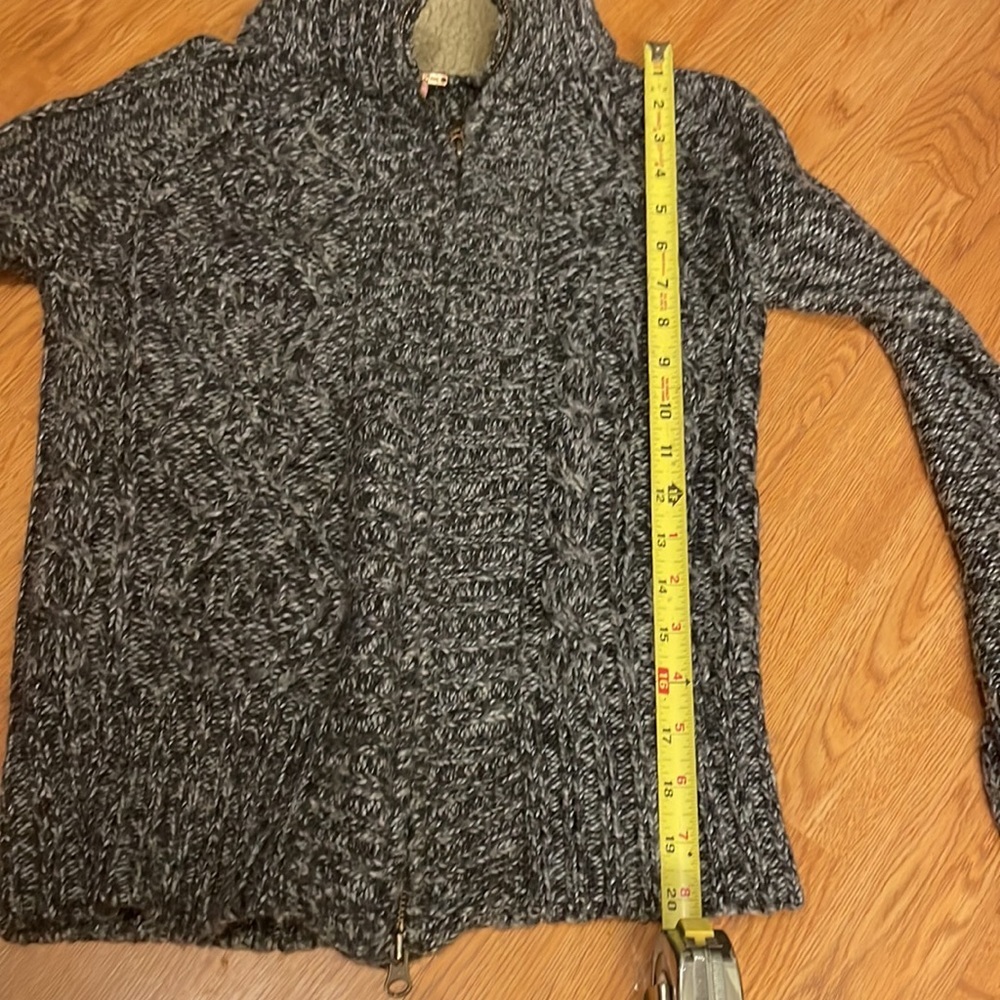 Powder Room Sweater Small - Picture 8 of 8